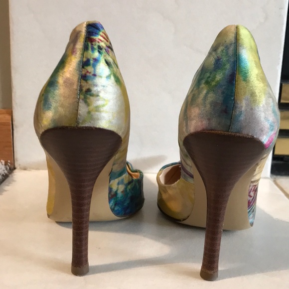 Guess Multi-Color Pumps - Picture 2 of 3